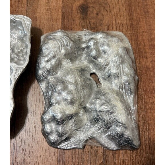 Wilton Armetale RWP Grapes Muffin Mold #353701 USA cooking serving X 2 - Picture 6 of 8